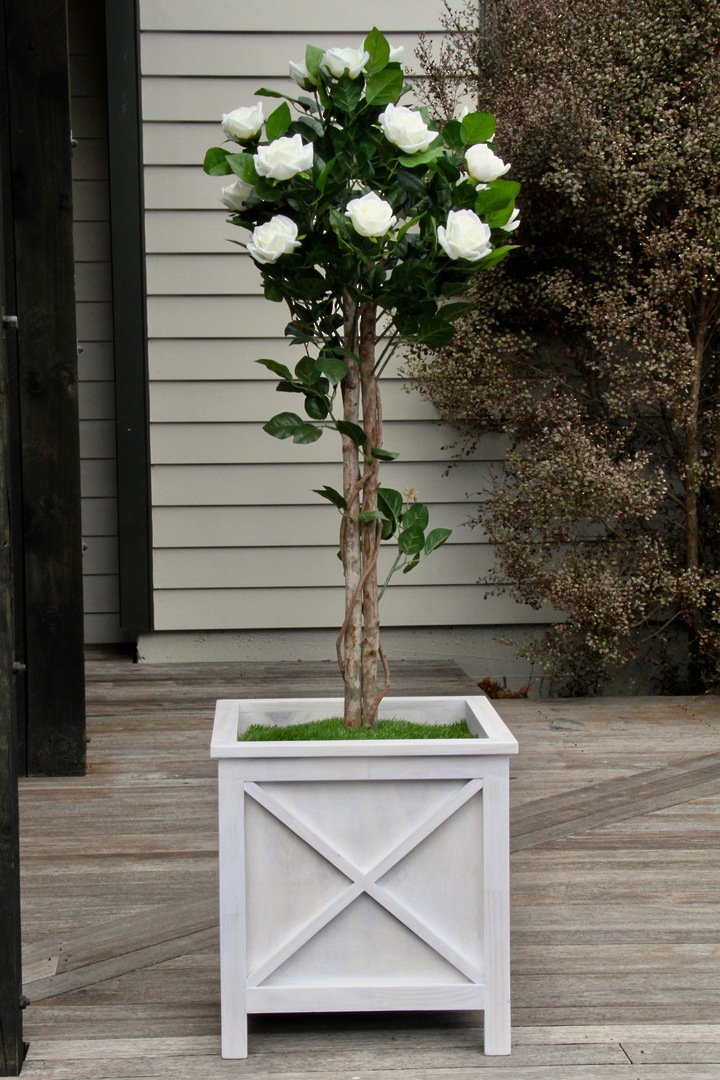 Hampton style planter box white image 1